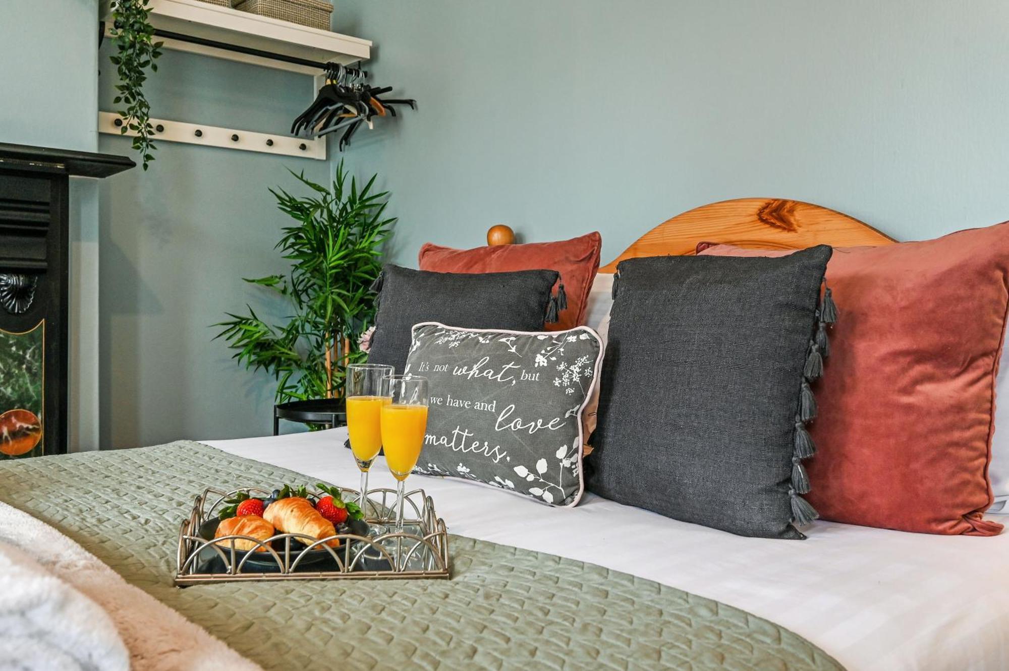 Beautiful Townhouse, Great Location - Pet Friendly Villa Кардиф Екстериор снимка
