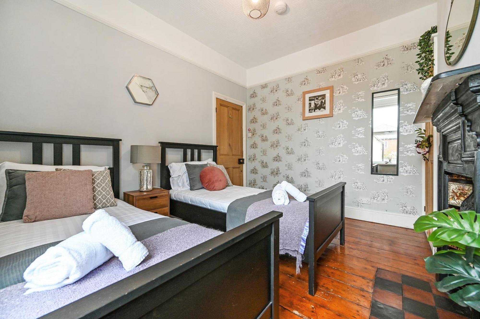 Beautiful Townhouse, Great Location - Pet Friendly Villa Кардиф Екстериор снимка